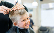 У росії перукарі насильно зробили «зачіску» дитині буквою Z. ФОТО