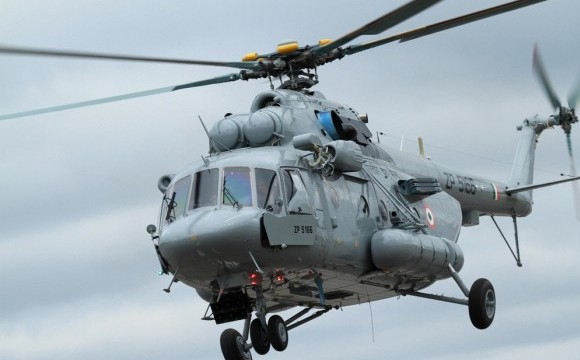 У росії вертоліт Мі-8 перекинувся на бік при посадці і загорівся. ВІДЕО