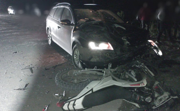 У Луцькому районі зіткнулися мотоцикл і авто: постраждалі у реанімації
