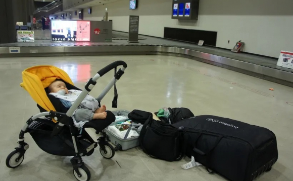 Батьки залишили маленьку дитину в аеропорту, бо не хотіли платити за її квиток - volynfeed.com