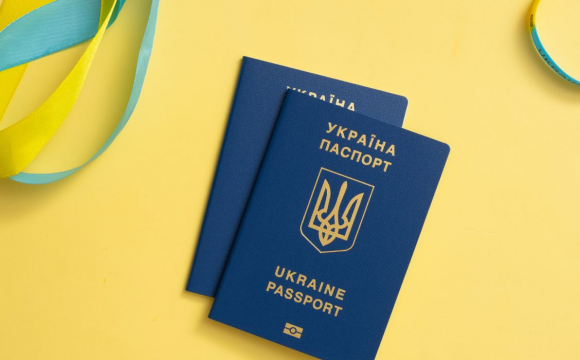 Хто може виїхати з України без закордонного паспорта