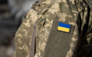 В українському місті люди у військовій формі намагалися «запакувати» чоловіка до авто
