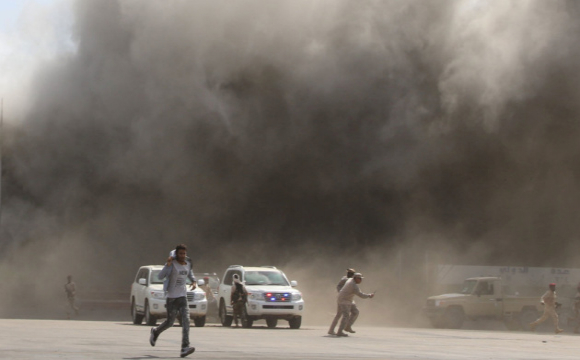 Унаслідок вибуху в аеропорту Ємена загинули 26 людей, а понад 50 поранені
