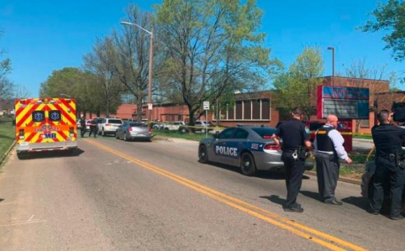 Учень влаштував стрілянину у школі в США і був убитий копами