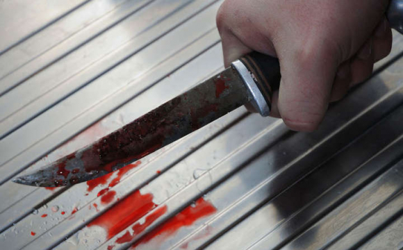 Чоловік встромив підлітку ножа у груди просто в центрі Львова. ФОТО