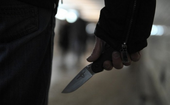 У Росії чоловік з ножем напав на працівника Генконсульства України