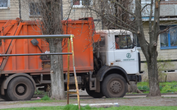 В українському місті сміттєвоз на смерть переїхав жінку. ФОТО