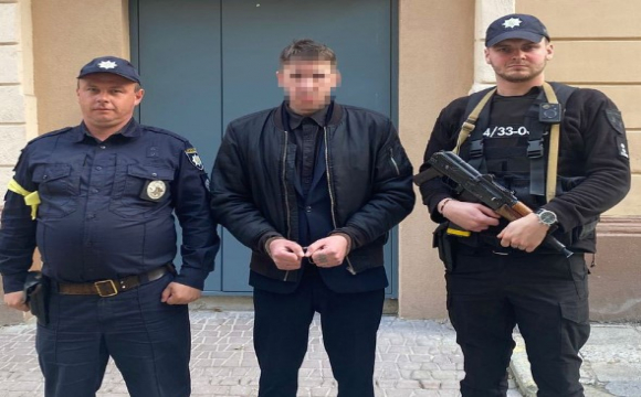 Двоє чоловіків  з Донбасу у Львові залили перехожого сльозогінним газом і пограбували