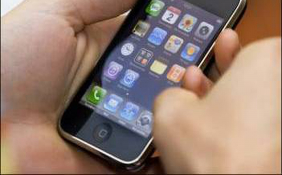 Європейська організація споживачів вимагає від Apple 180 млн євро через уповільнення роботи iPhone