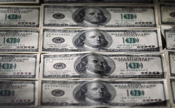 Долар в НБУ росте, а на міжбанку - падає
