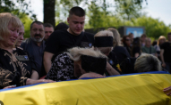 На заході України у братській могилі поховали 19 військових, які загинули під час авіанальоту