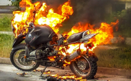 На Волині під час руху спалахнув мотоцикл