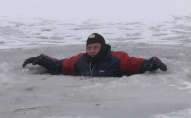 Волинські рятувальники розповіли, як діяти, якщо провалився під лід
