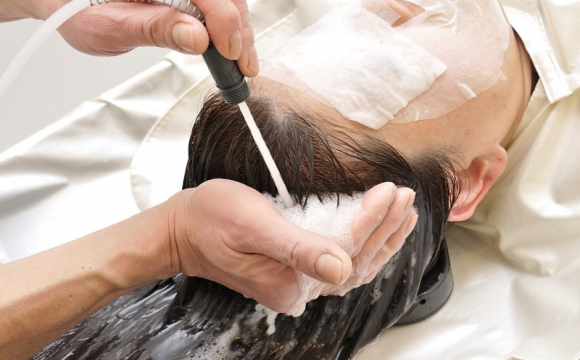 Скільки разів треба використовувати шампунь під час миття волосся