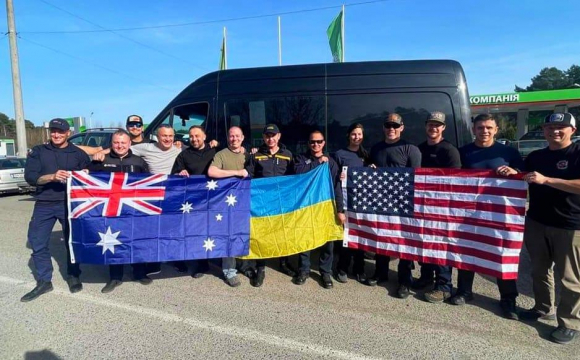 В Україну прибули професійні рятувальники з США, Австралії, Німеччини та Польщі. ФОТО