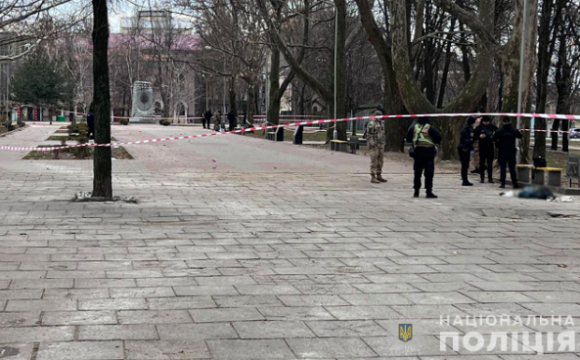 Зранку в парку чоловік застрелив жінку, а потім покінчив життя самогубством