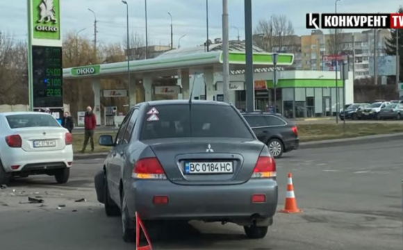 ДТП у Луцьку: зіткнулися два авто