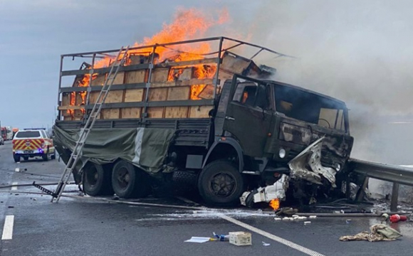 У Хмельницькій області зіткнулися військова вантажівка і легковик, є жертви