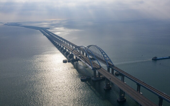 Росіяни розповіли, хто їх попередив про обвал Кримського мосту