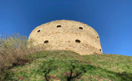 На заході України у стародавньому замку чоловік зайнявся сексом з повією
