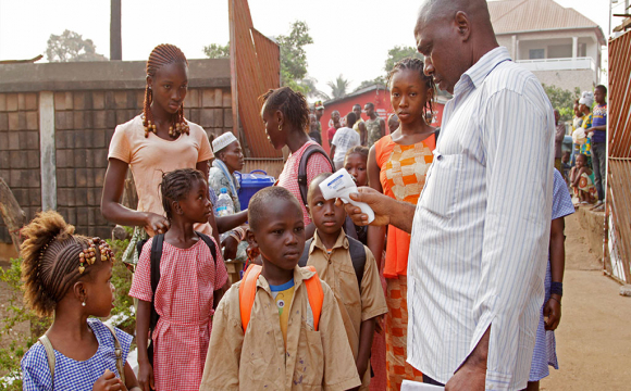У Гвінеї почалася вакцинація від Еболи
