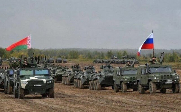 Росія продовжує стягувати у Білорусь все більше техніки та ракет