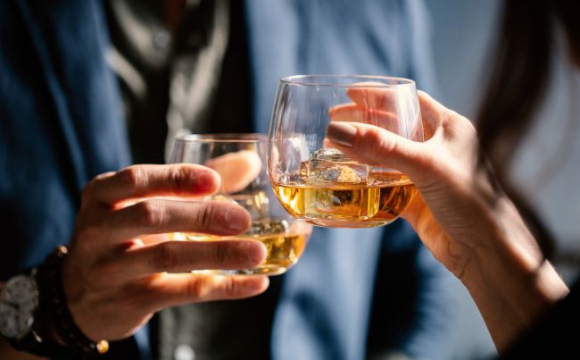 Як алкоголь негативно впливає на зір
