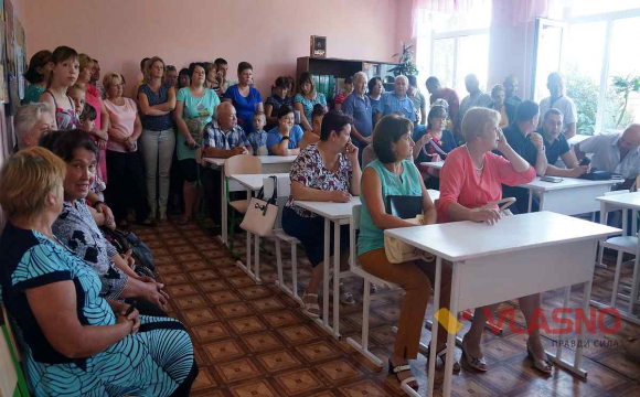 В Україні можуть відмінити старші класи та закрити сільські школи: люди обурені