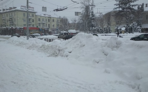 На очищення дороги від снігу в Луцьку пустять ще 42 одиниці техніки
