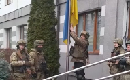У Бучі під Києвом встановили український прапор. ВІДЕО
