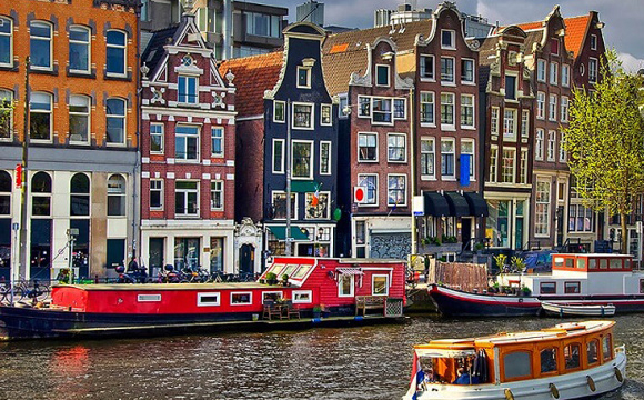В Амстердамі заявили про плани заборонити продаж легких наркотиків туристам