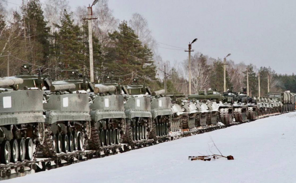 З Білорусі у напрямку українського міста виїхав ешелон військової техніки рф