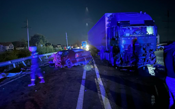 На автодорозі зіткнулись вантажівка та авто:є загиблий. ФОТО
