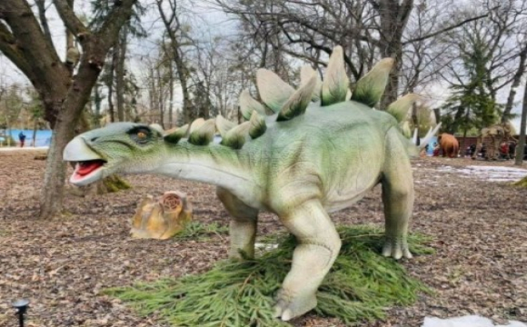 У Рівному відкрили парк роботизованих динозаврів. ФОТО