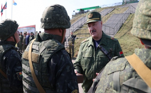Через загрозу наступу білоруської армії укріплюють Рівне