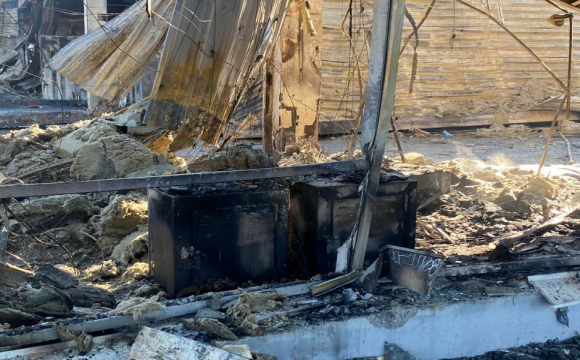 З-під завалів ТЦ в Кременчуці після удару ракети зникли сейфи із золотом