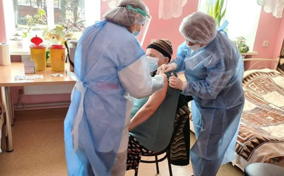 В Україні новий рекорд щодо вакцинації від COVID-19