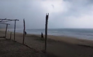 На мексиканському пляжі блискавка вбила двох людей. ВІДЕО