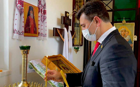 Помолився у церкві: Тищенко, який напав на Лероса, поставив свічку за його здоров'я