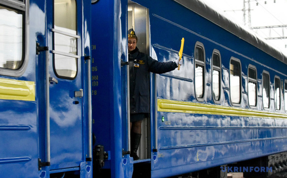 Укрзалізниця не обмежує рух поїздів через Київ та Львів