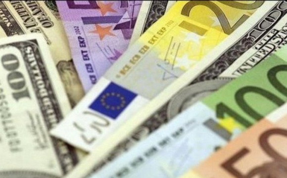 Долар, євро чи гривня? Несподіваний прогноз інвестбанкіра 