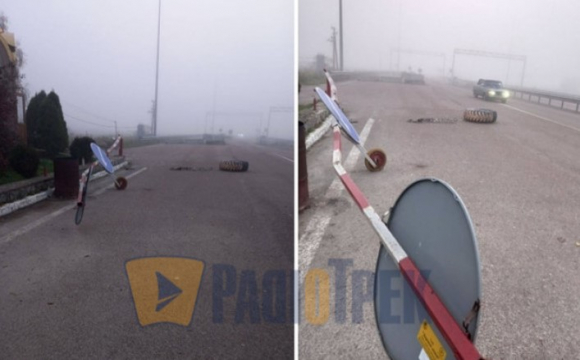 ДТП на Рівненщині: через туман чоловік розтрощив шлагбаум  