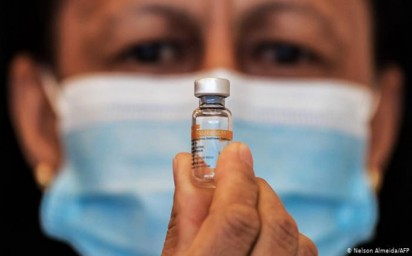 Вакцинація не захистить від нового штаму коронавірусу: люди шоковані