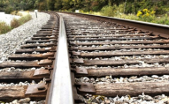 На залізничній колії поїзд на смерть збив 9-річну дитину