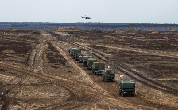 Росіяни стягують танки у напрямку українського міста 