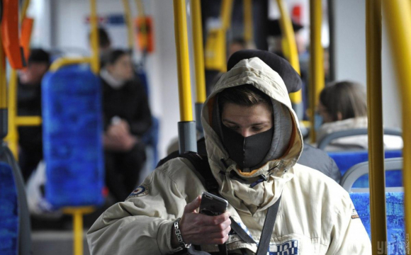 Автобуси, поїзди та кафе лише для вакцинованих: в Україні планують посилити карантин