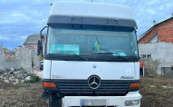 На заході України водій вантажівки влетів у цвинтар та пошкодив вісім могил