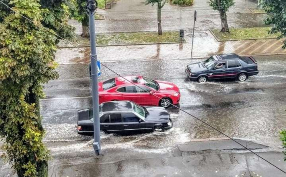 Чому Луцьк топить під час злив