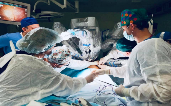 У Львові робот вперше зробив операцію пацієнту. ФОТО