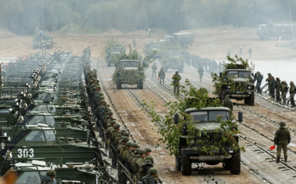 Росіяни стягують війська на два напрямки: стало відомо куди